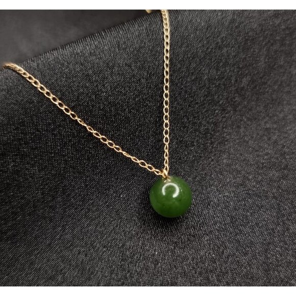 Vintage 14K Gold Jade Pendant Necklace Chain Delicate - Picture 2 of 5